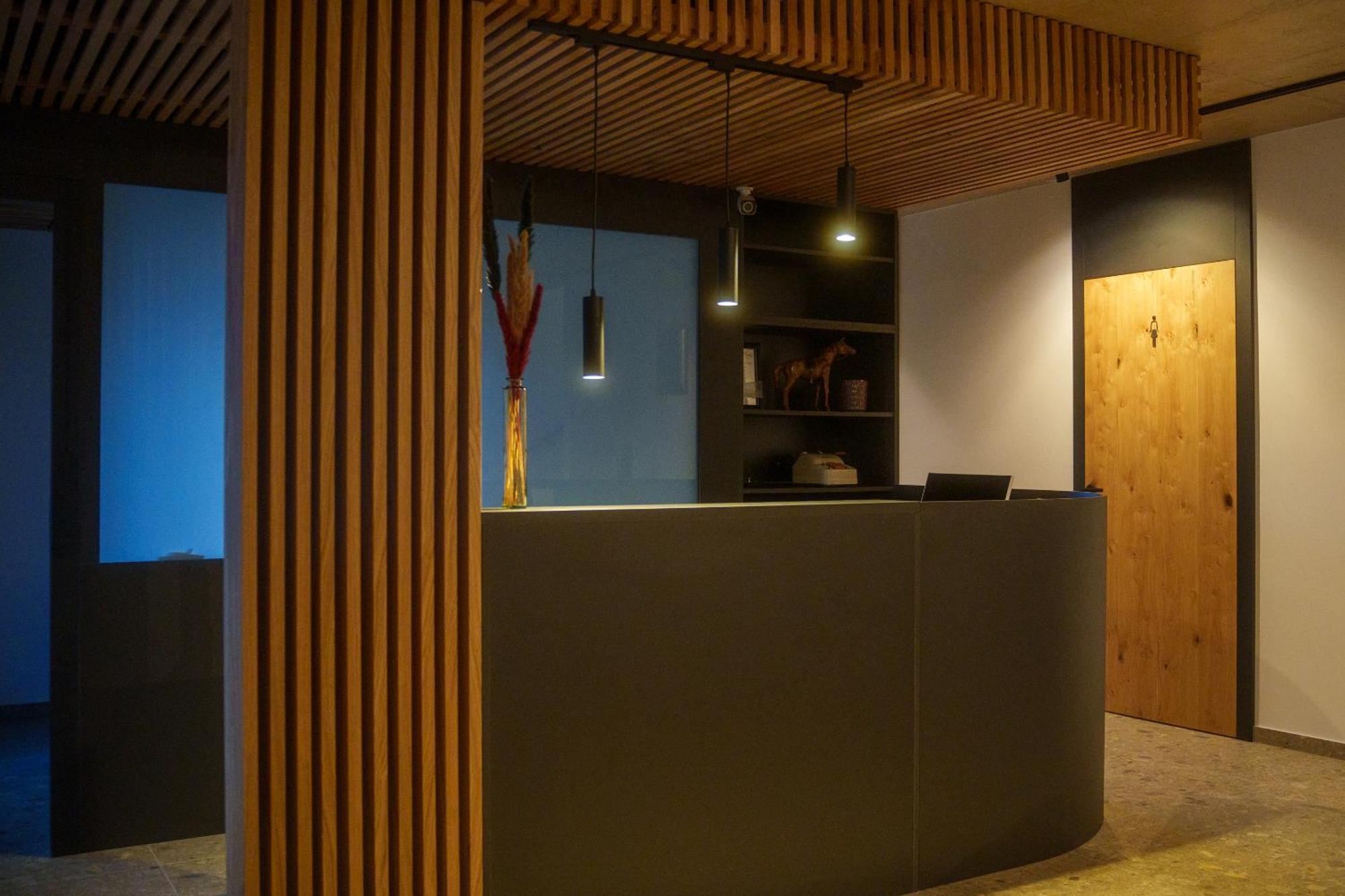 Hotel Frost มาริบอร์ ภายนอก รูปภาพ